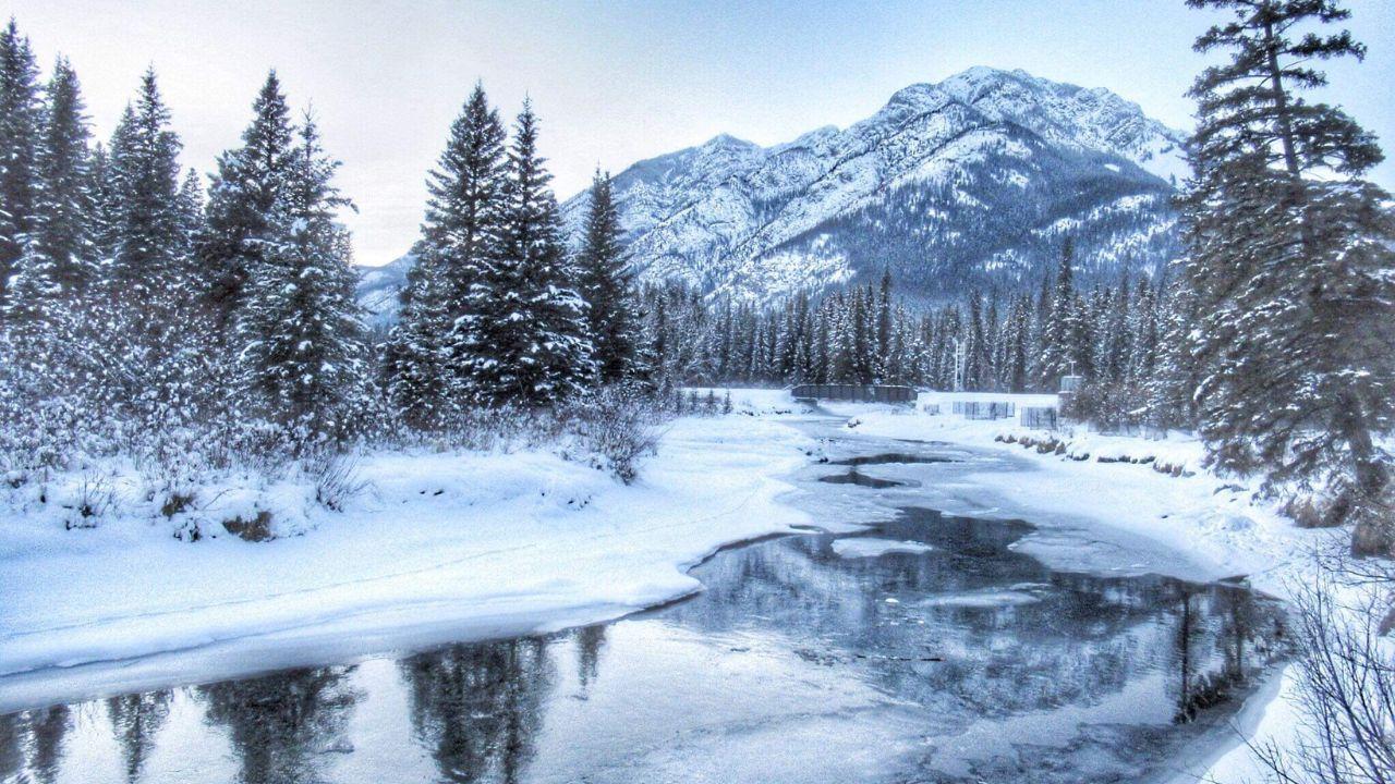 Canada's Most Popular Tourist Place Has Its Driest Winter Ever