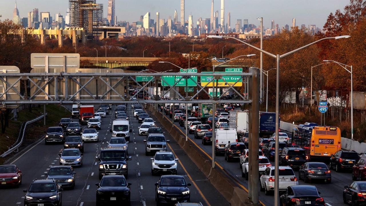 Two Critically Hurt in Multi‑Vehicle Crash on Hwy 401 Mississauga