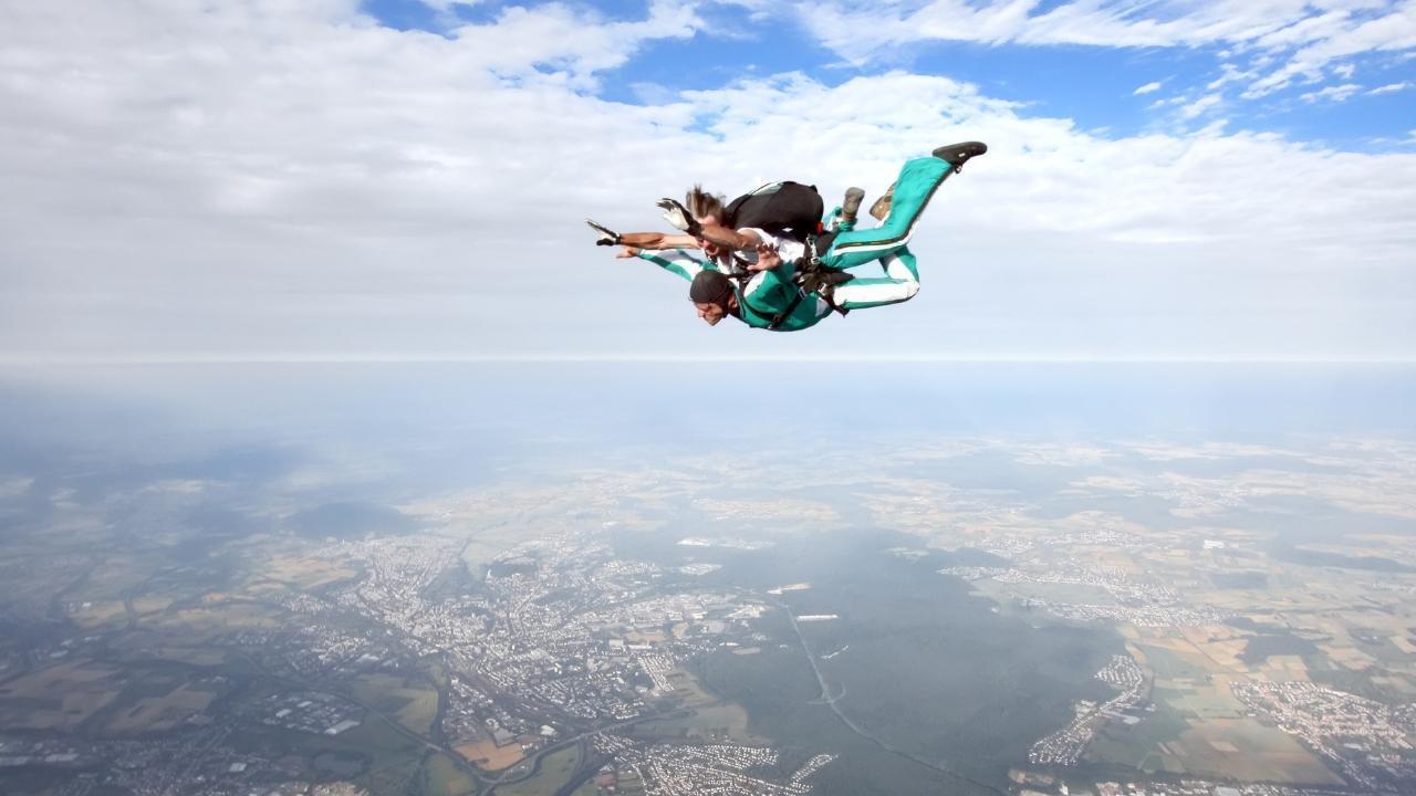 Skydiving in Dubai: A Thrill-Seeker’s Guide to the Ultimate Free-Fall Experience