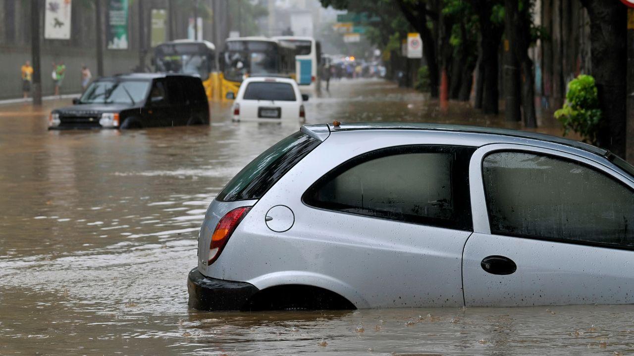 Montreal Storm 2025: Record Rainfall, Floods and Power Outages