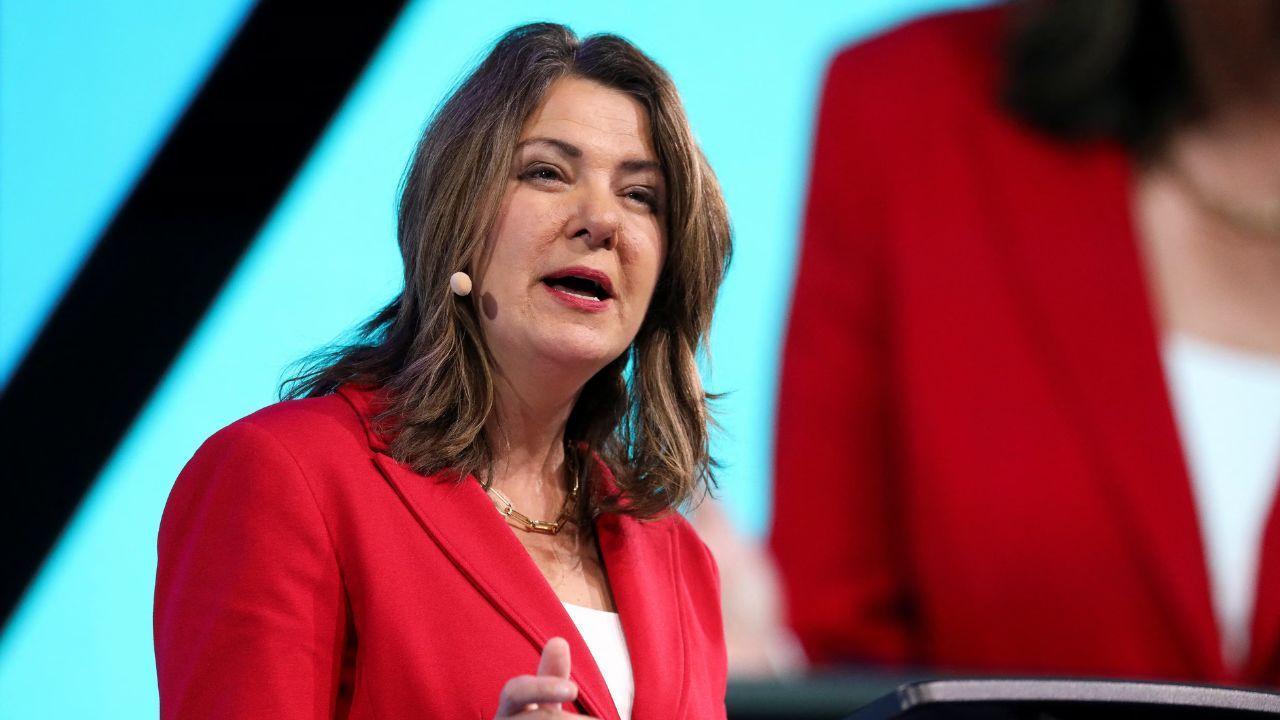 Alberta premier condemns anonymous account targeting Globe reporter