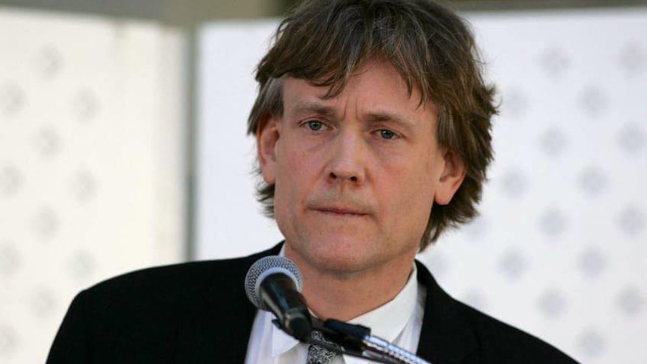 Two Billionaire Families Vie for Canada’s Historic Hudson’s Bay Charter