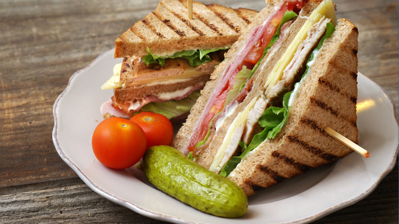 Canada’s Restaurants Join the Chicken Sandwich Craze