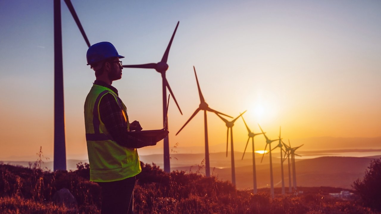Why Renewable Energy Is Outpacing Fossil Fuels in Cost and Growth