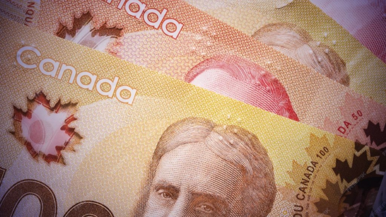Canadian Dollar Falls as Trade Deal Worries Grow