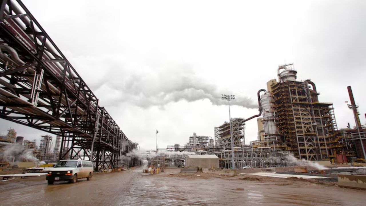 Canada may remove oil emissions cap in new climate plan