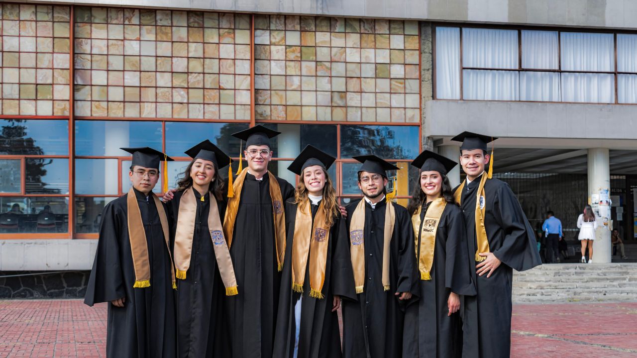 Indian Students in Canada: Scholarships, Jobs & Lifestyle Guid