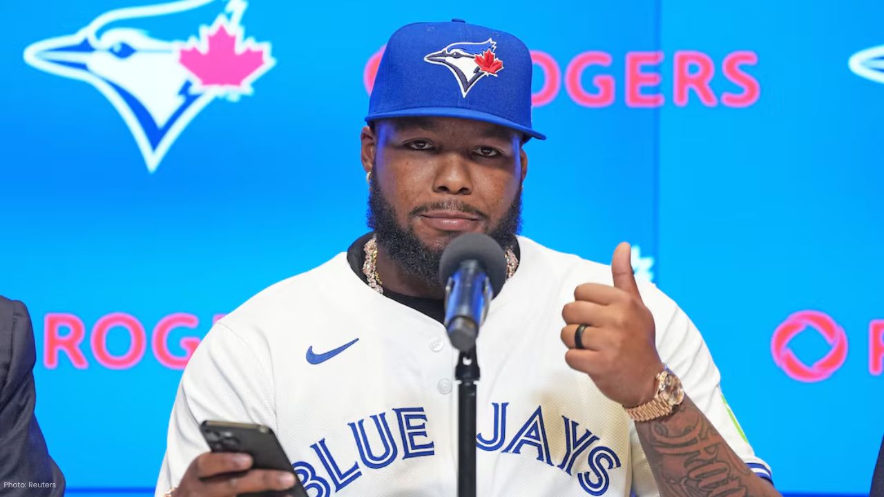 Blue Jays overpower Dodgers 6-2 to level World Series 2-2