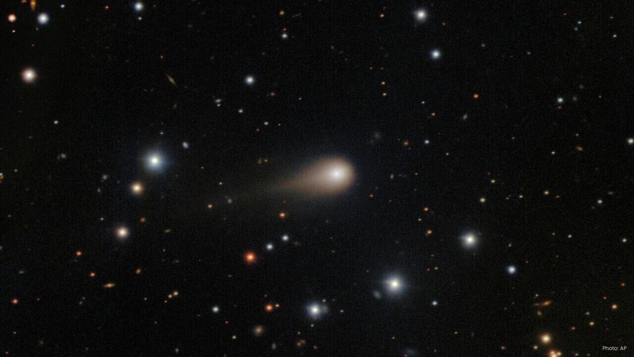 Newcomer Comet C/2025 V1 Approaches Earth and the Sun