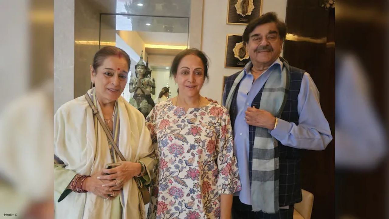 Shatrughan Sinha Checks on Hema Malini During Dharmendra's Recovery