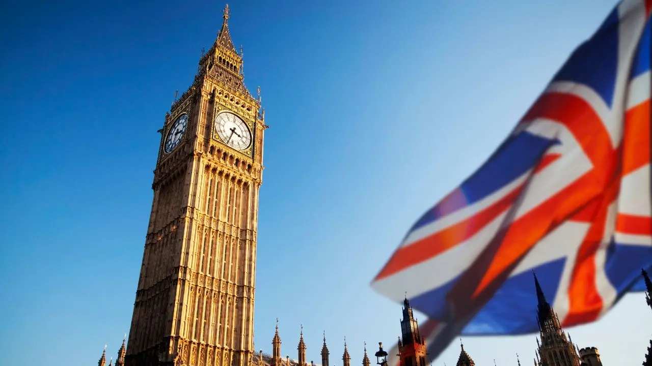 Significant Decline in UK Net Migration to 204,000 for 2025