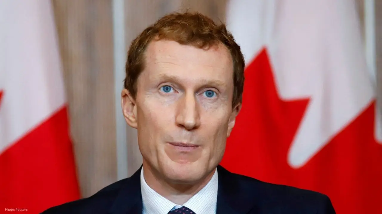 Quebec Premier Criticizes Federal Minister on French Language