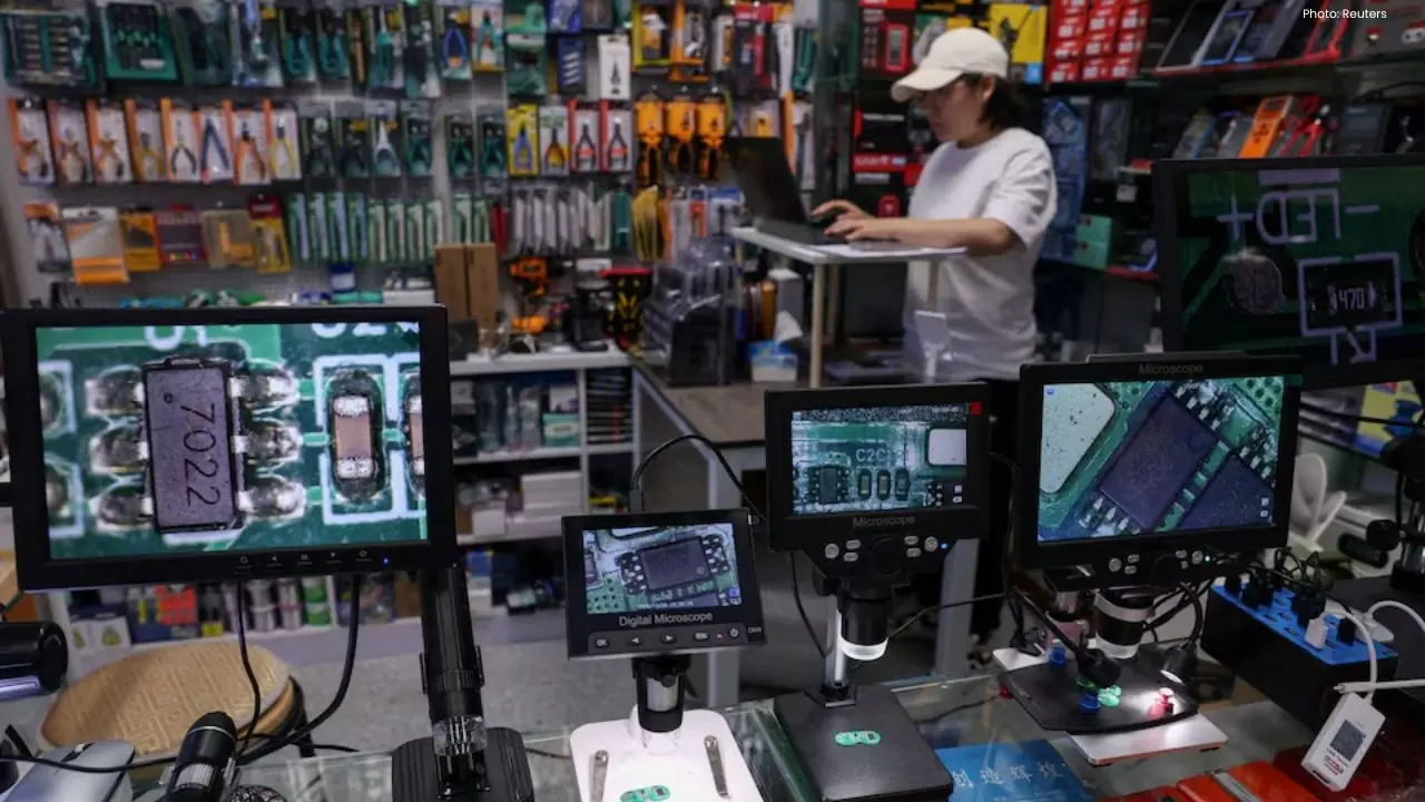 Memory Chip Crisis Impacts AI and Tech Sectors Globally