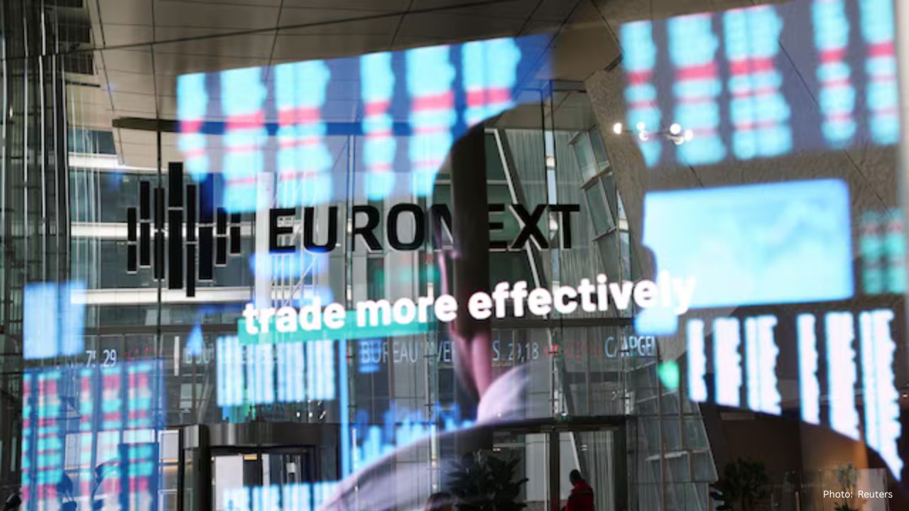 Dollar Gains Ground Amidst Asian Economic Signals; Markets React Mixed