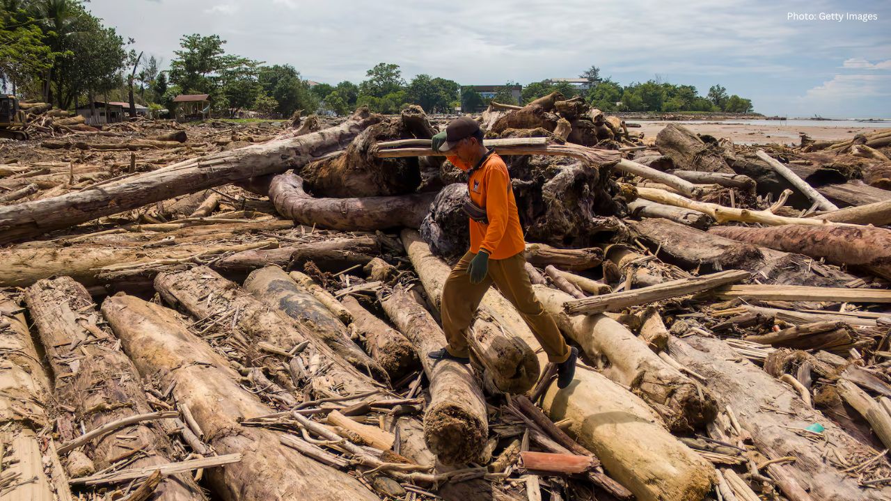 Tragic Floods in Sumatra Claim Over 900 Lives as Survivors Seek Aid