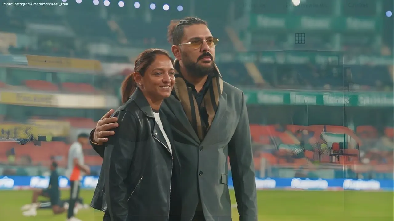 Harmanpreet Kaur and Yuvraj Singh Celebrated with Stadium Stands