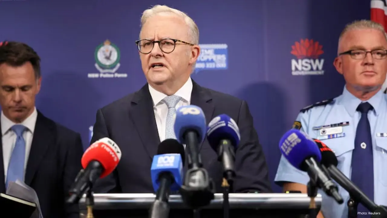 Bondi Beach Horror: IS-Inspired Terror Attack Kills 15 at Hanukkah Event