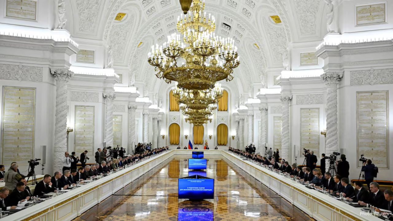 Putin Proposes Limited Territory Exchanges in Ukraine Talks, Stresses Control Over Donbas