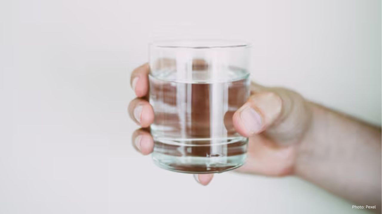 Can Drinking Warm Water for Three Days Help with Constipation? A Doctor Reveals the Facts