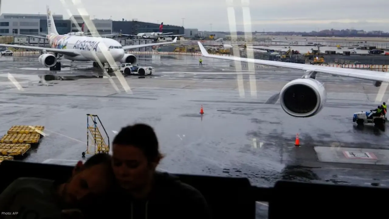 Severe Winter Storm Disrupts Christmas Travel with Over 1,000 Flights Canceled