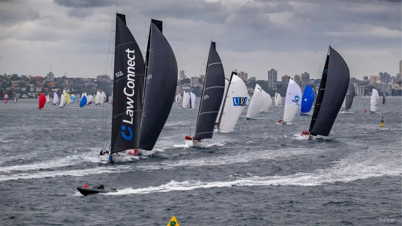Tight Race Between Comanche and LawConnect in Sydney–Hobart