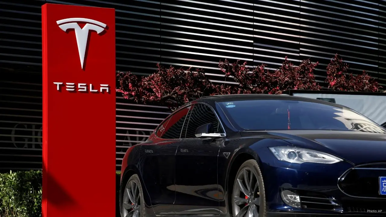 Tesla Surrenders EV Sales Leadership to BYD in 2025 Amid Declining Sales