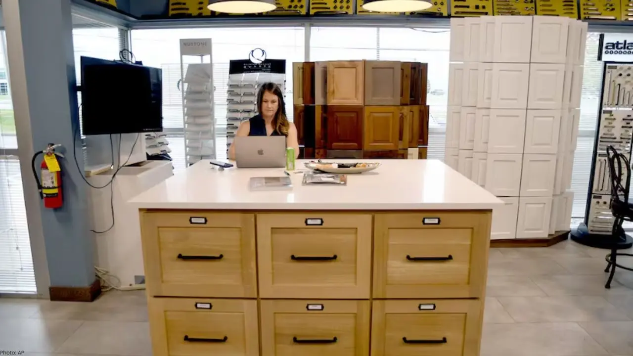 “Canadian Cabinet Makers Breathe Easy as U.S. Tariff Delay Hits”