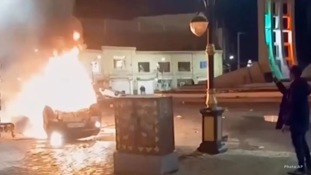 Iranian Protests Escalate in Second Week Amid Government Crackdown