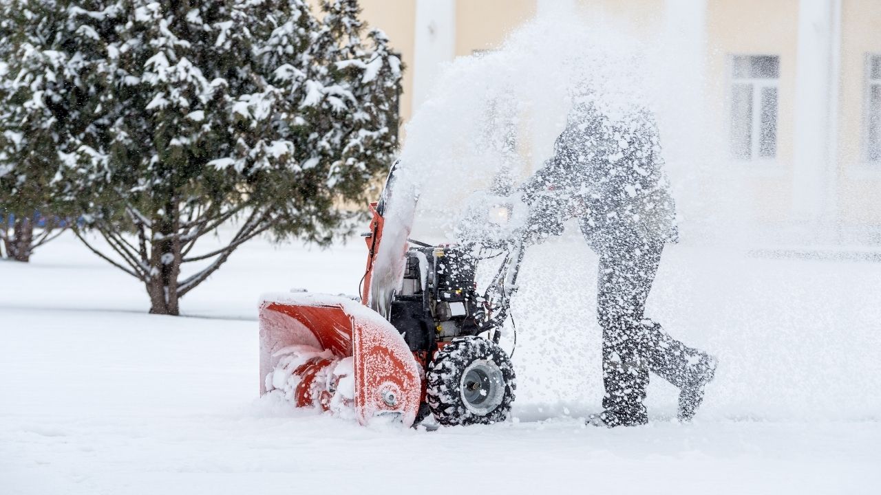 Toronto Braces for Snow Day as Environment Canada Issues Snowfall Warning