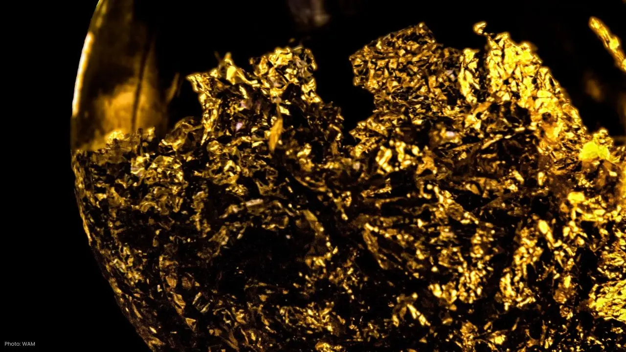 Gold Prices Slightly Decline Amid Rising Dollar