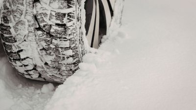 Blizzard Strands Motorists as 150 Vehicles A…